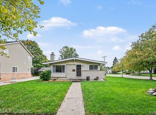 43798 Dorisa Ct, Northville, MI 48167