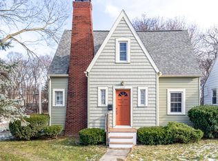 2301 Strathmore Rd, Lansing, MI 48910