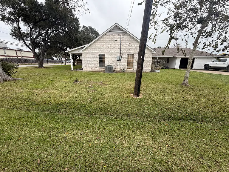 5205 Country Club Dr — Photo 2