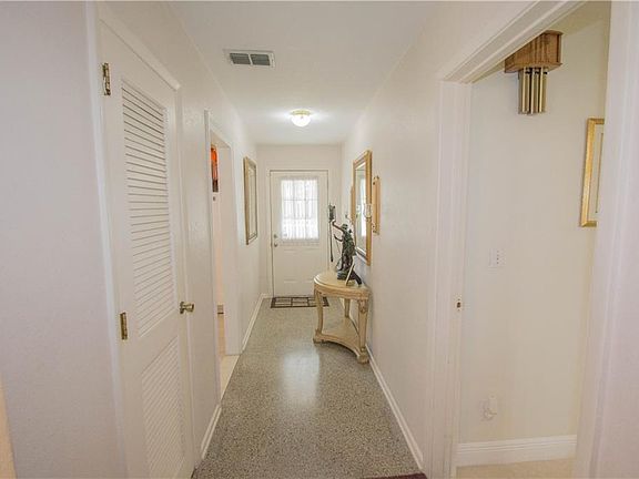5th image of 8485 Oak Bluff Dr