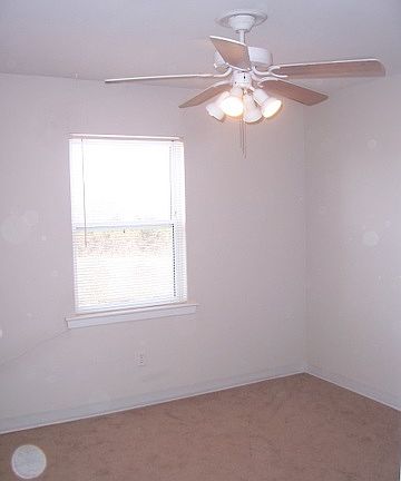 4th image of 606 NW Westvale Cir APT A