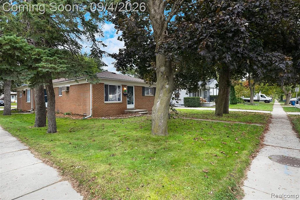 2 bed, 1.0 bath, 850 sqft, $1,600 — Photo 2