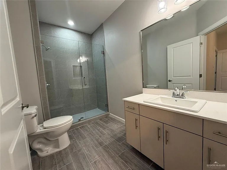 817 Dove Ave #2 — Photo 17