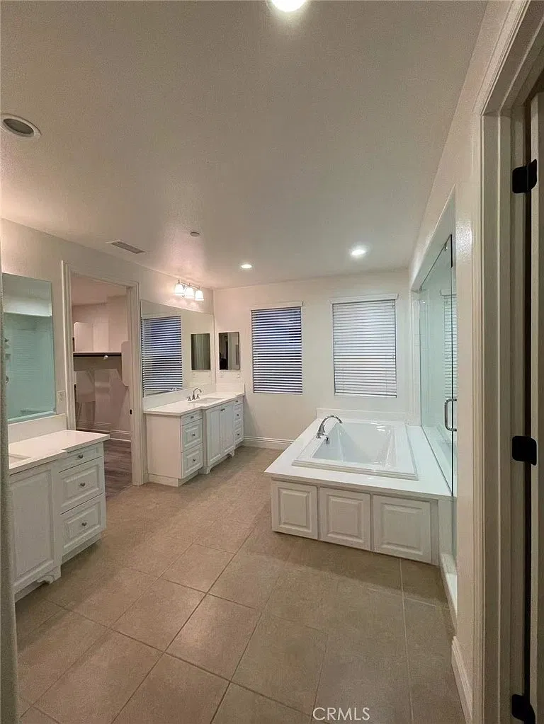 1 bed, 169 sqft, $1,700 — Photo 2