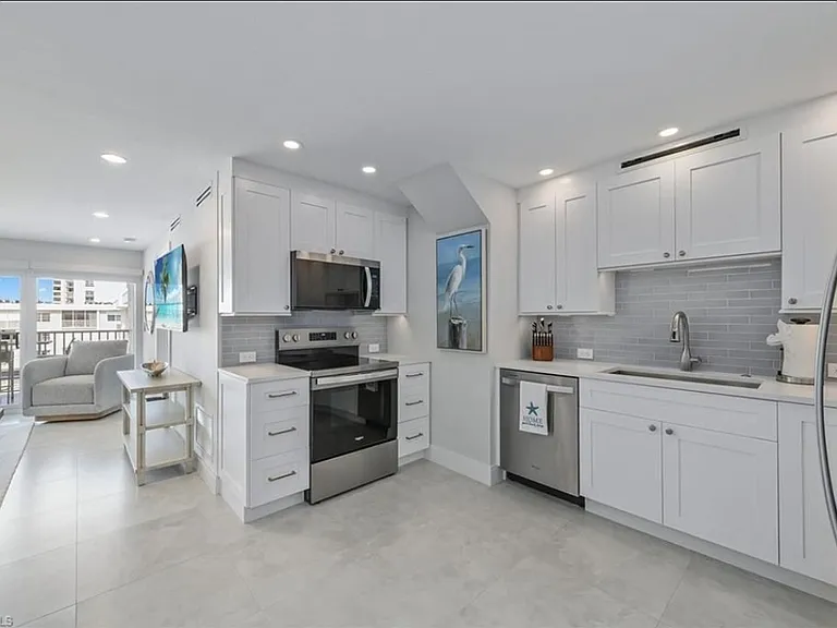 3443 Gulf Shore Blvd N #813 — Photo 10