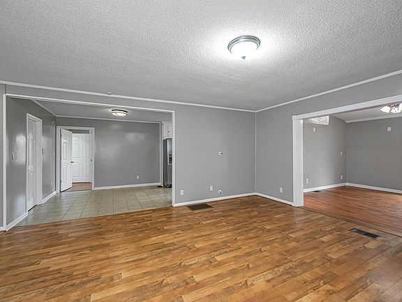 5th image of 2512 Forest Dr