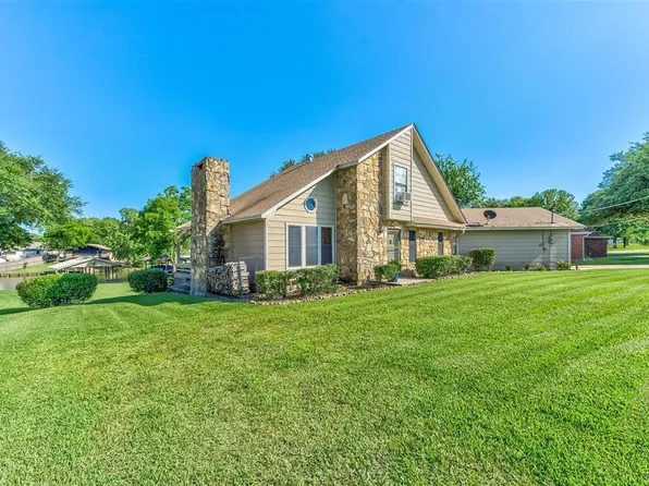 250 Harbor View Dr, Livingston, TX 77351