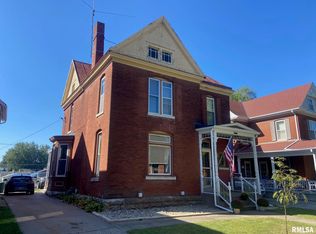 1908 State St, Quincy, IL 62301