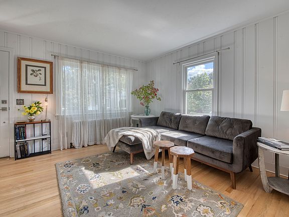 3rd image of 19 William St