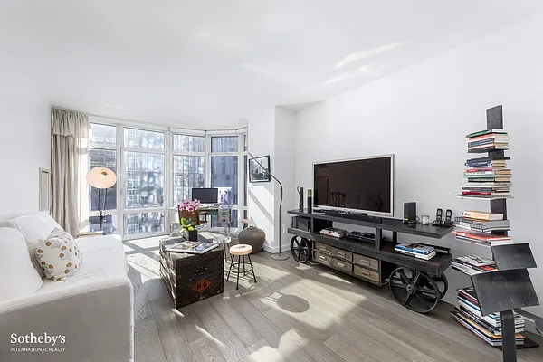 Sold by Sotheby's International Realty | media 5