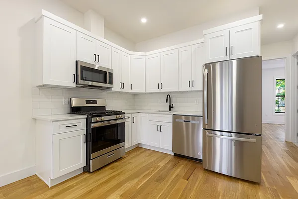 Rented by Avenues Real Estate | media 11