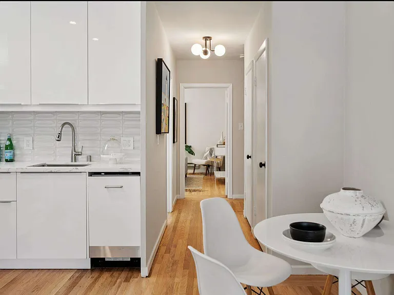 1250 Clay St — Photo 14