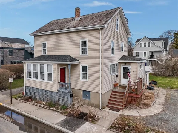 32 Houston Ave #3, Newport, RI 02840
