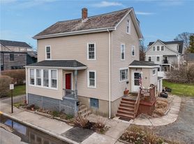 32 Houston Ave, Newport, RI