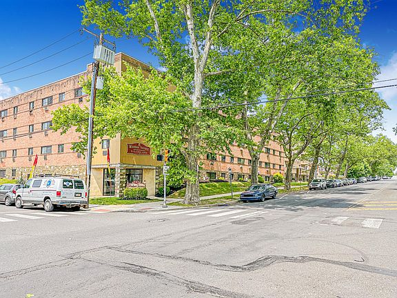 4th image of 7002 N Broad St #419