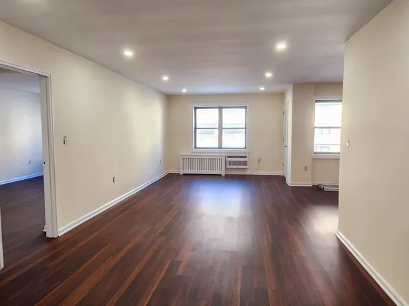 (undisclosed Address), Long Beach, NY 11561