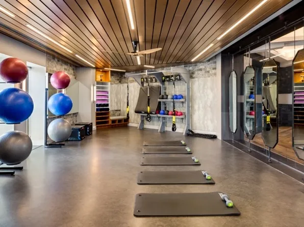 888 Main Street image 34 of 40