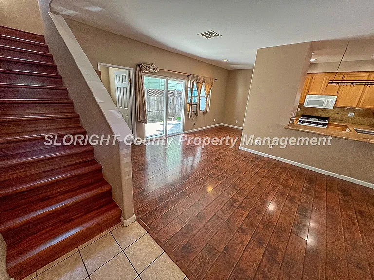 556 Adina Way — Photo 2