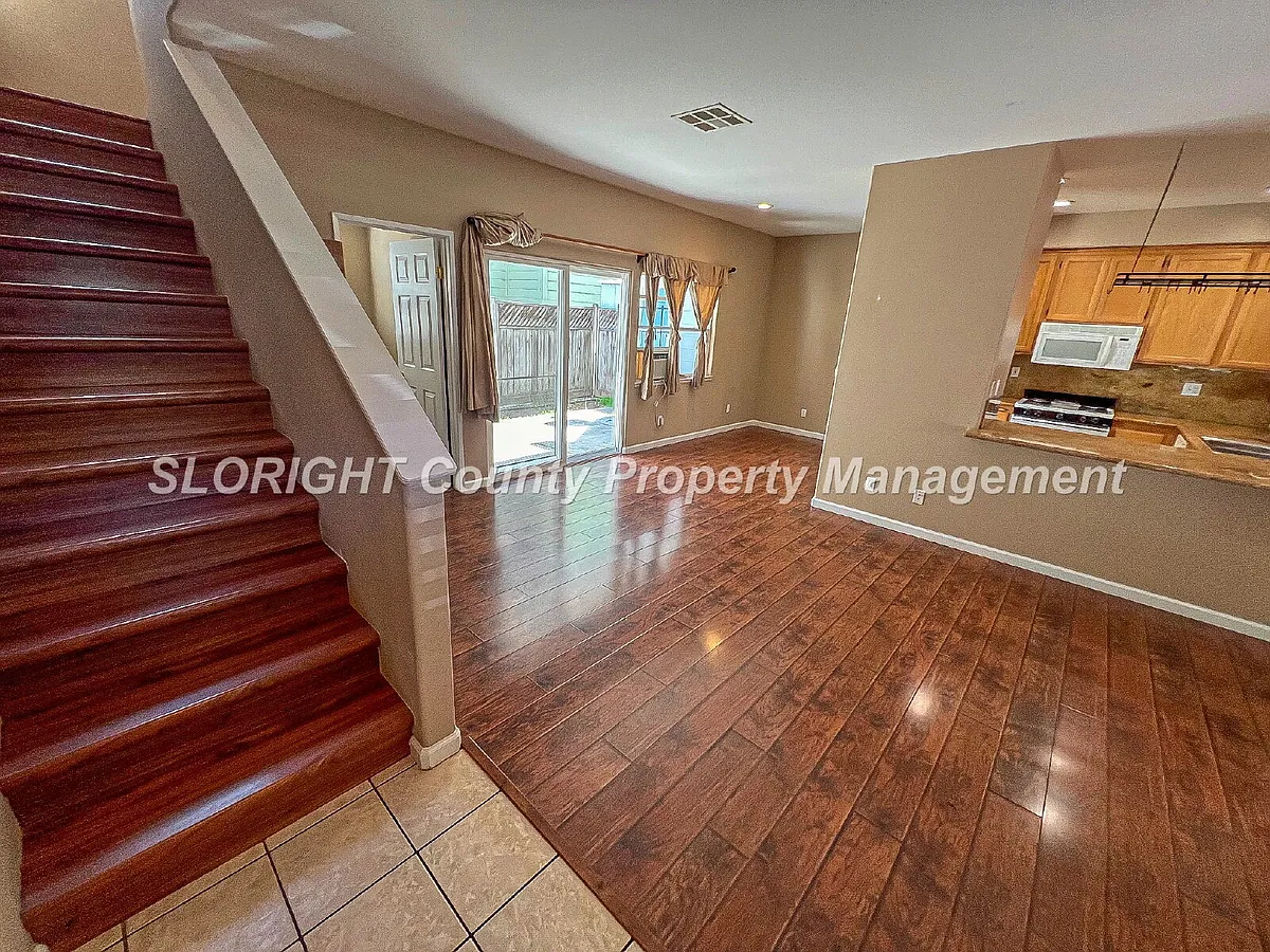 Building Photo - 556 Adina Way