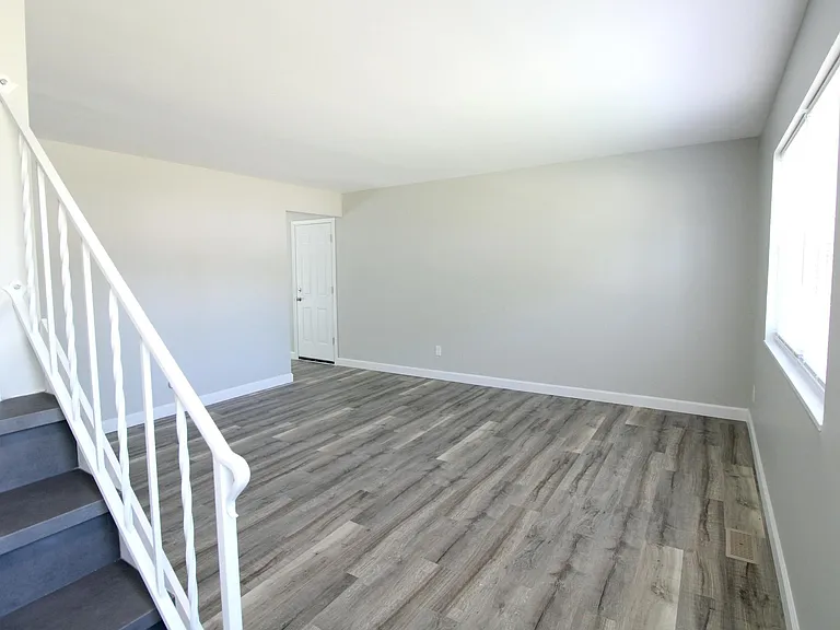1889 Aztec Dr — Photo 5