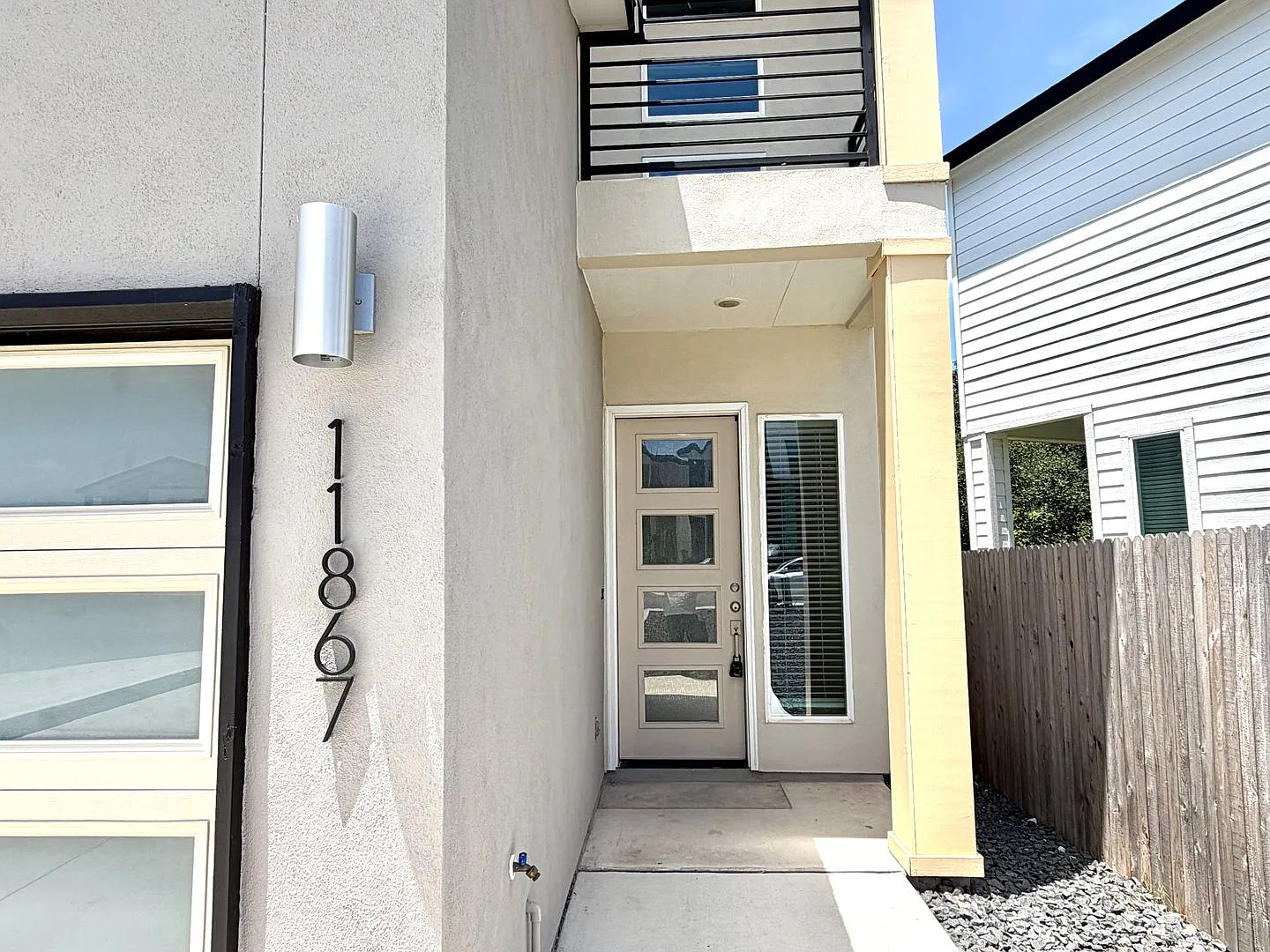 Luxury 3/2.5 Townhome — Photo 4