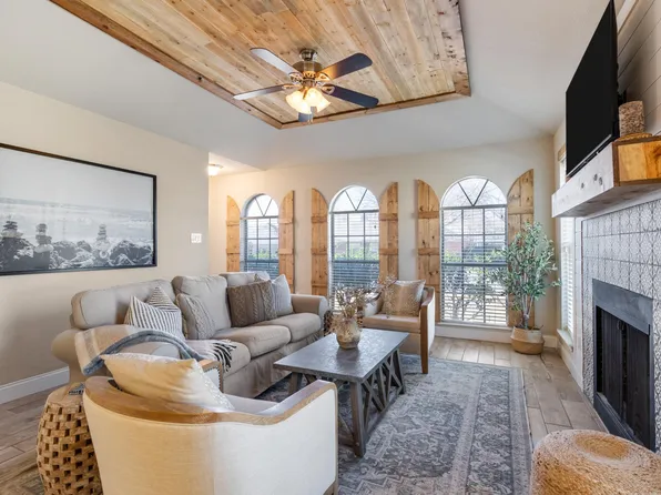 2918 Clover Ln, Euless, TX 76039
