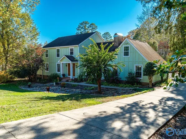 240 Winn Haven Cir, Scottsboro, AL 35769