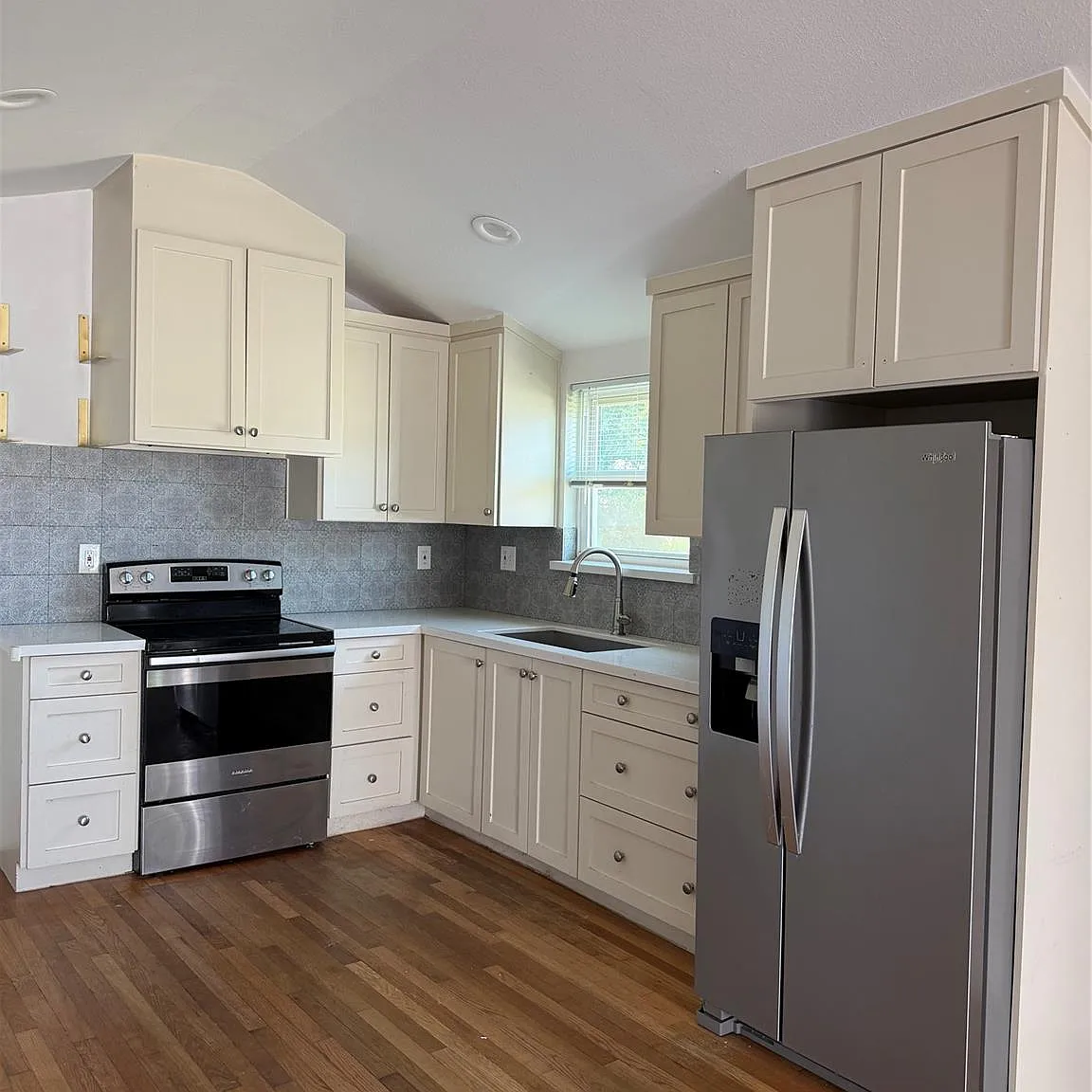 2 bed, 1.0 bath, 943 sqft, $1,500 — Photo 3