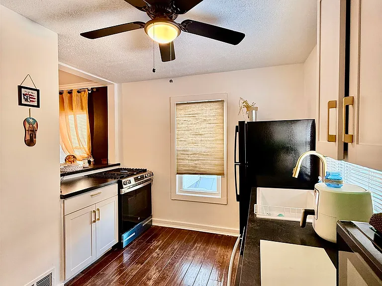 1139 Asbury Ave — Photo 13
