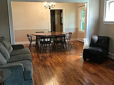 910 S Anderson St — Photo 3