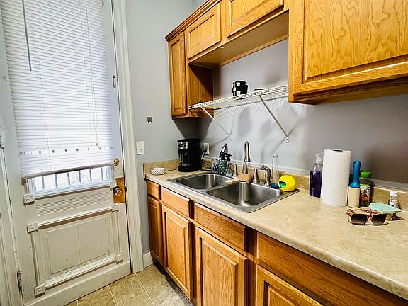 2nd image of 315 Woodward Ave APT 2