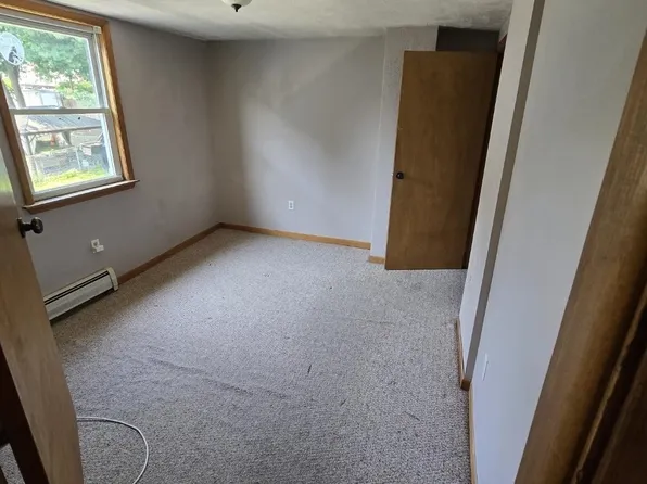 405 Elm Street image 4 of 22