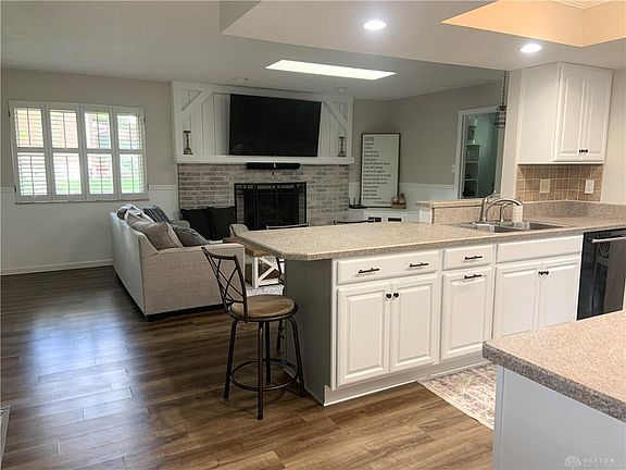 3rd image of 2127 Entrada Dr
