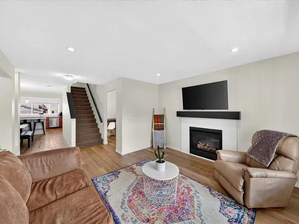 138 S Copperpond Hts SE, Calgary, AB T2Z 0W9