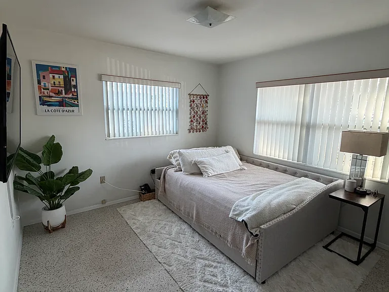 250 NW Lincoln Cir N — Photo 13