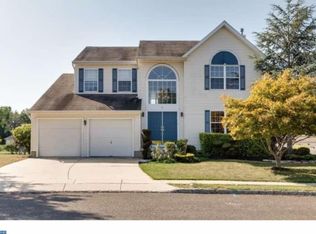 12 Kristen Ct, Burlington, NJ 08016