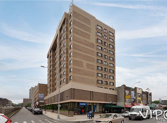 3rd image of 11949 Union Tpke APT 12B