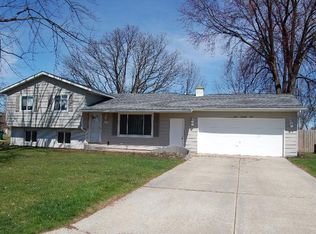 2975 Cadillac Dr, Bay City, MI 48706
