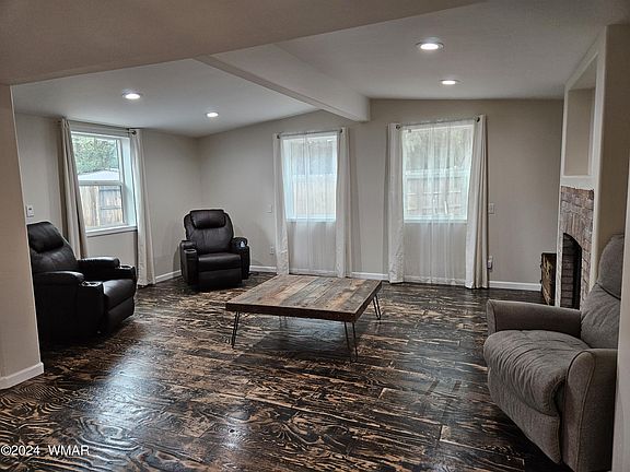 3rd image of 3276 Oakwood Dr