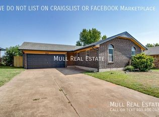 913 NE 6th St, Moore, OK 73160
