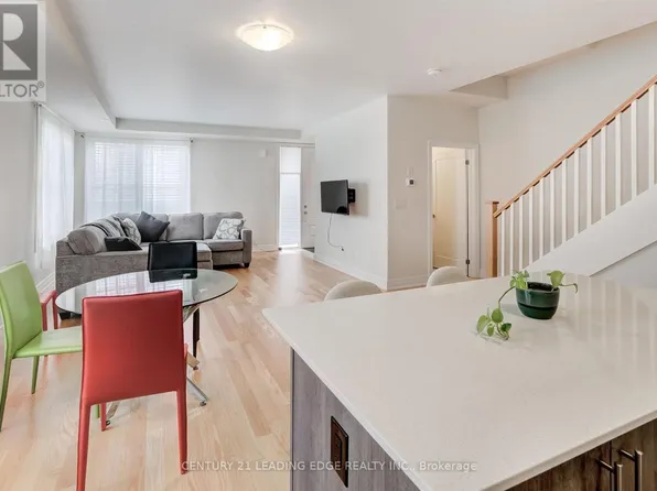 1180 Cawthra Rd #106, Mississauga, ON L5G 0A5