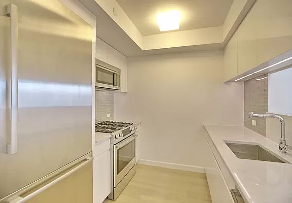 2nd image of 138-35 39th Ave Unit 6F