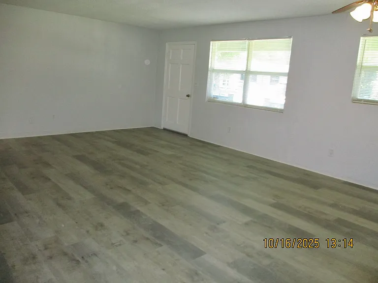 331 Clifton Ave — Photo 7