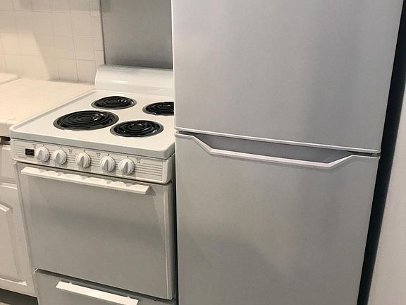 5th image of 2414 S Barrington Ave #207