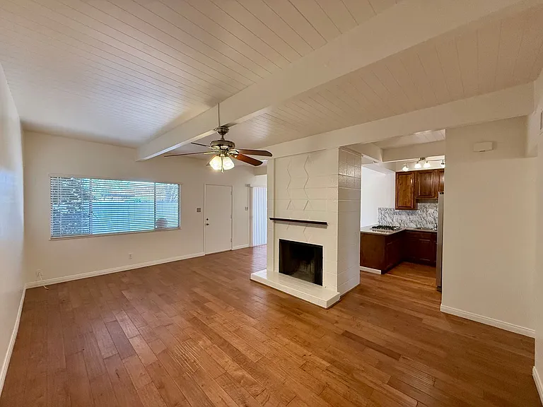 3800 Stockdale Hwy #7 — Photo 3