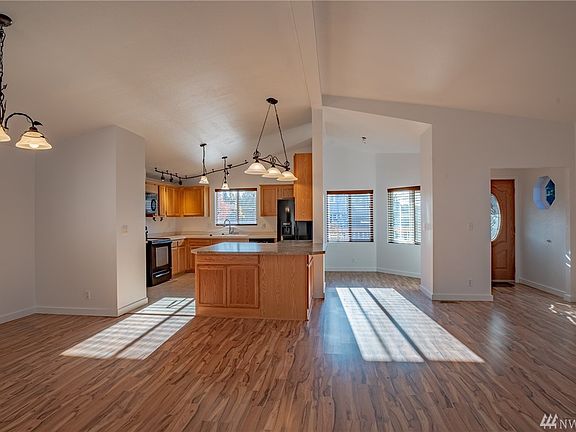 5th image of 118 Sage St