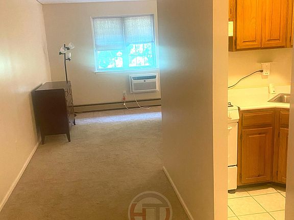 5th image of 1 Consulate Dr APT 4B
