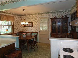 4th image of 6144 Meadowood Dr