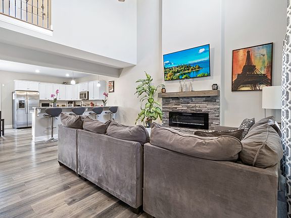 5th image of 1093 Harrison Way