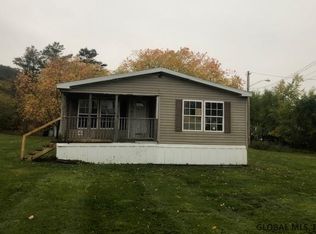 34 Pinnacle St, Ticonderoga, NY 12883